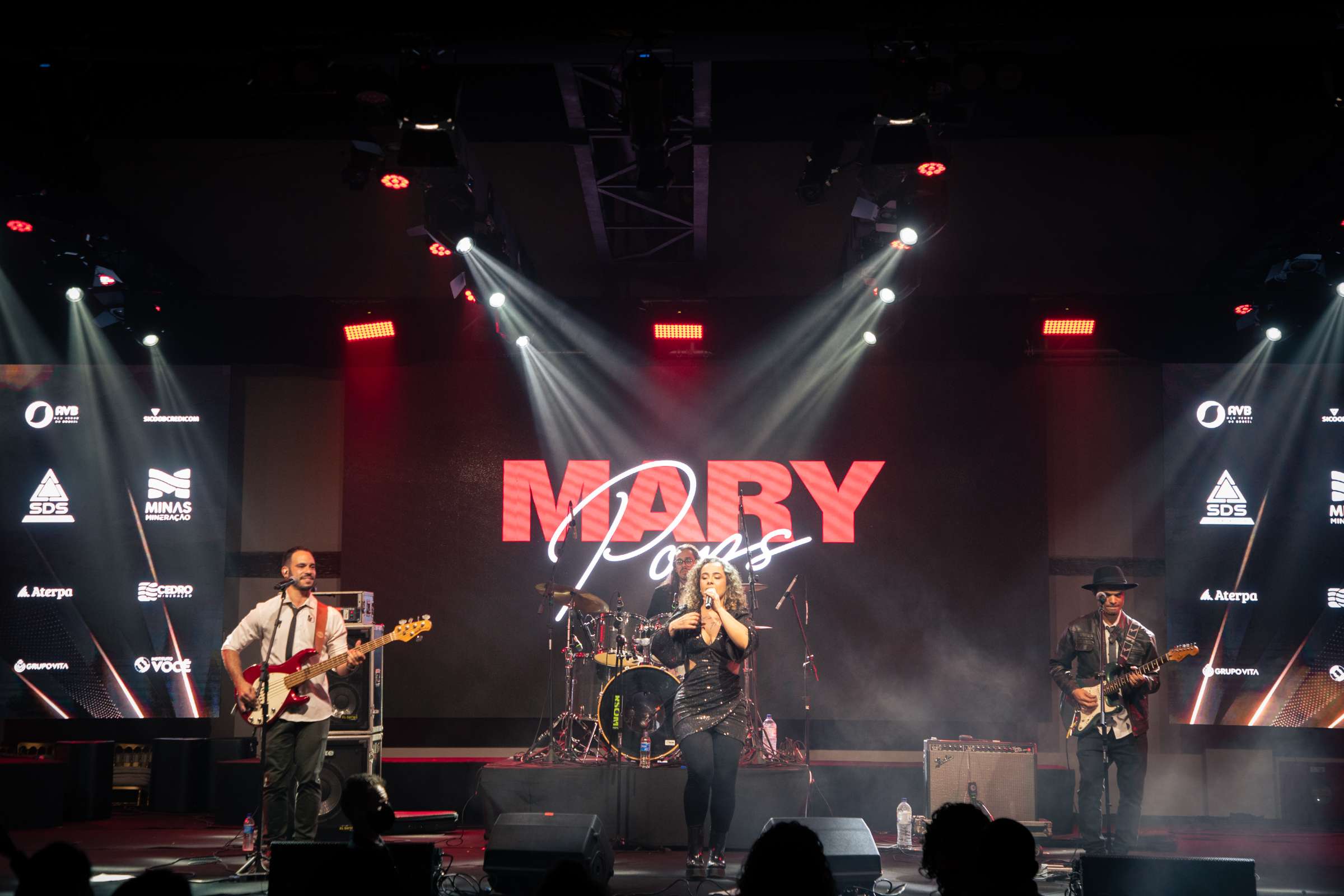 by Paulo Henrique Colen e Leandro Guerreiro