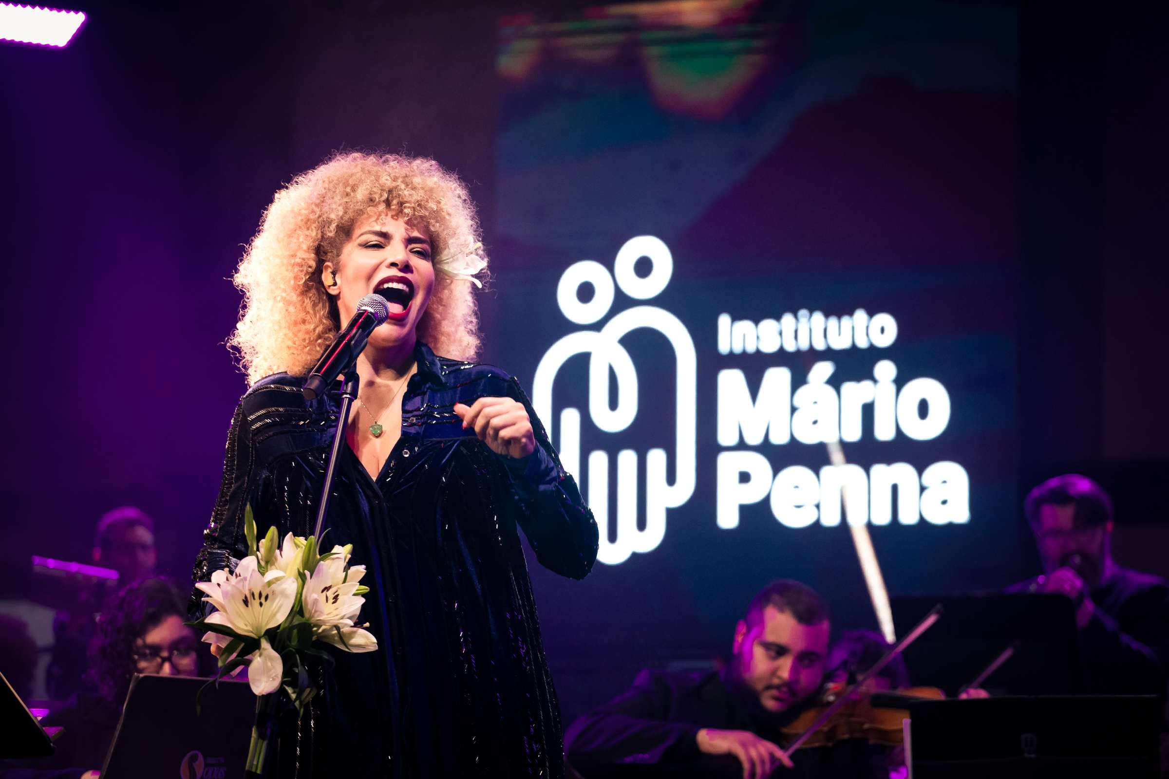 by Paulo Henrique Colen e Leandro Guerreiro