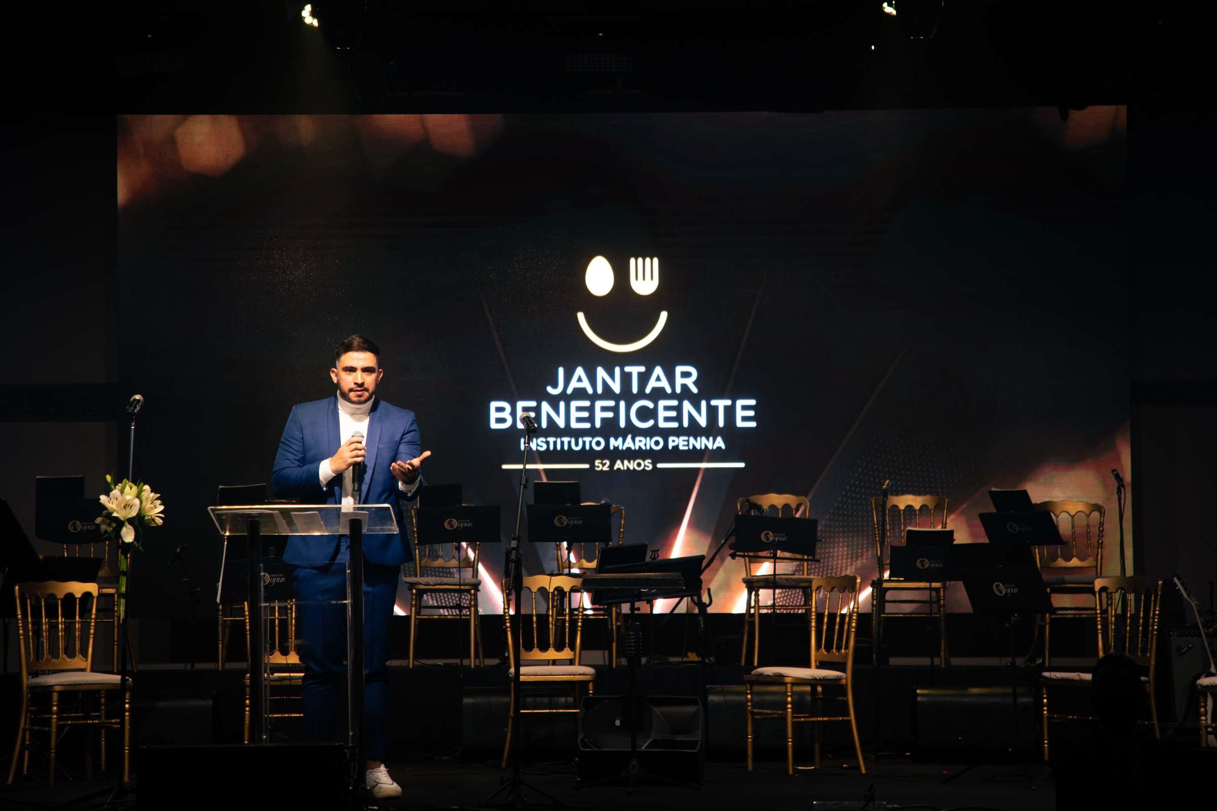 by Paulo Henrique Colen e Leandro Guerreiro