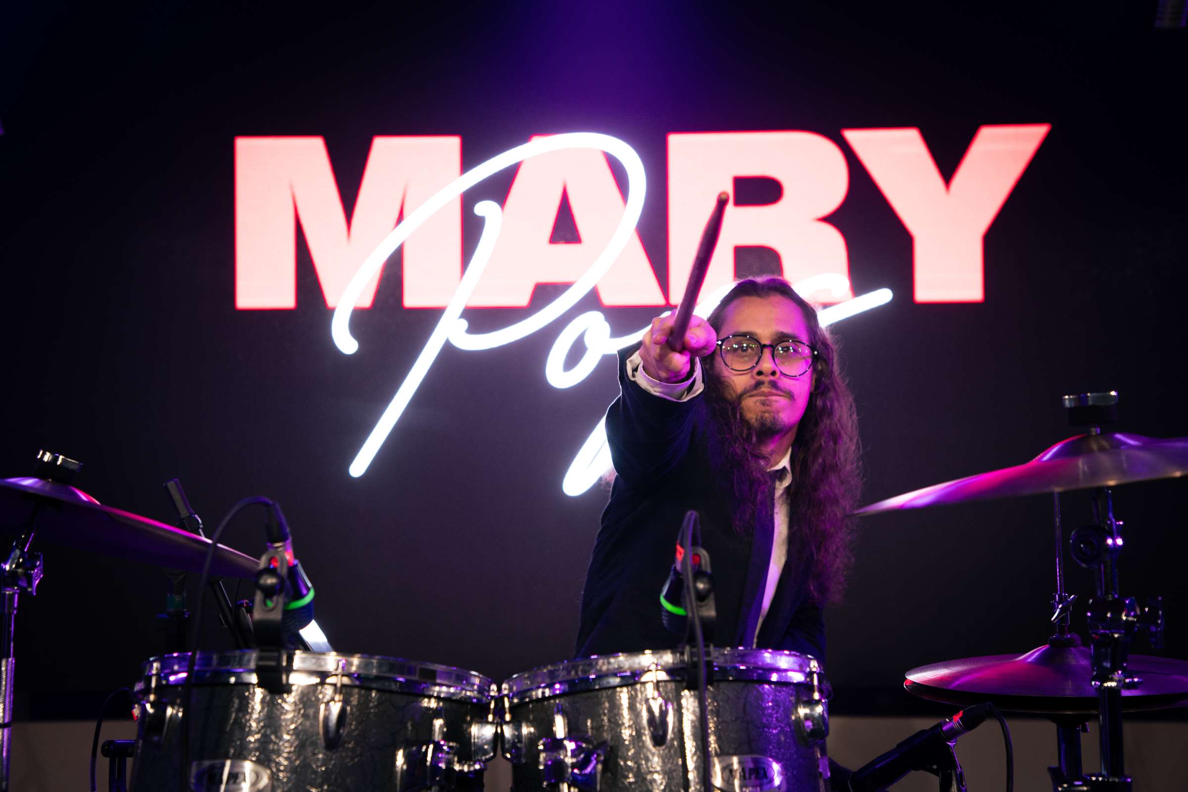 by Paulo Henrique Colen e Leandro Guerreiro